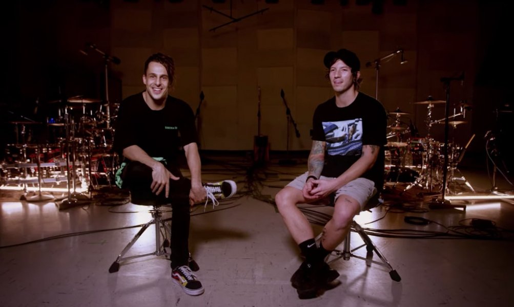 Josh Dun De Twenty One Pilots Y Matt Mcguire De Chainsmokers Unen Sus Baterias Urbana 106 9 Fm