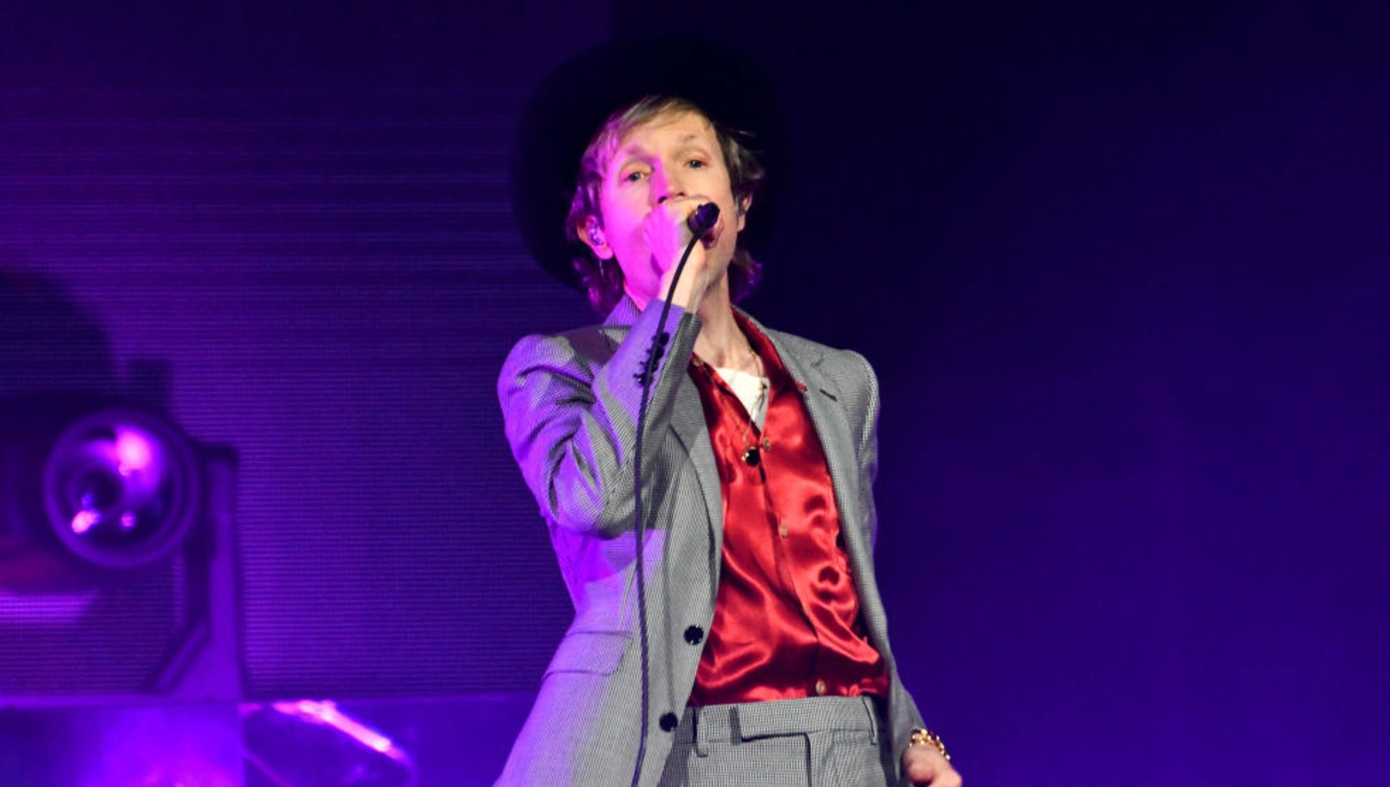 Beck regresa con el tema 'Thinking About You'. Urbana 106.9 FM