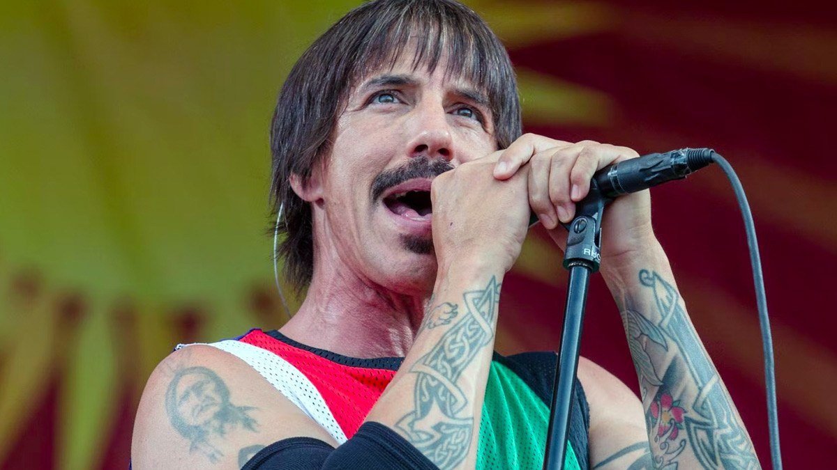 Anuncian una próxima biopic de Anthony Kiedis Urbana 106.9 FM