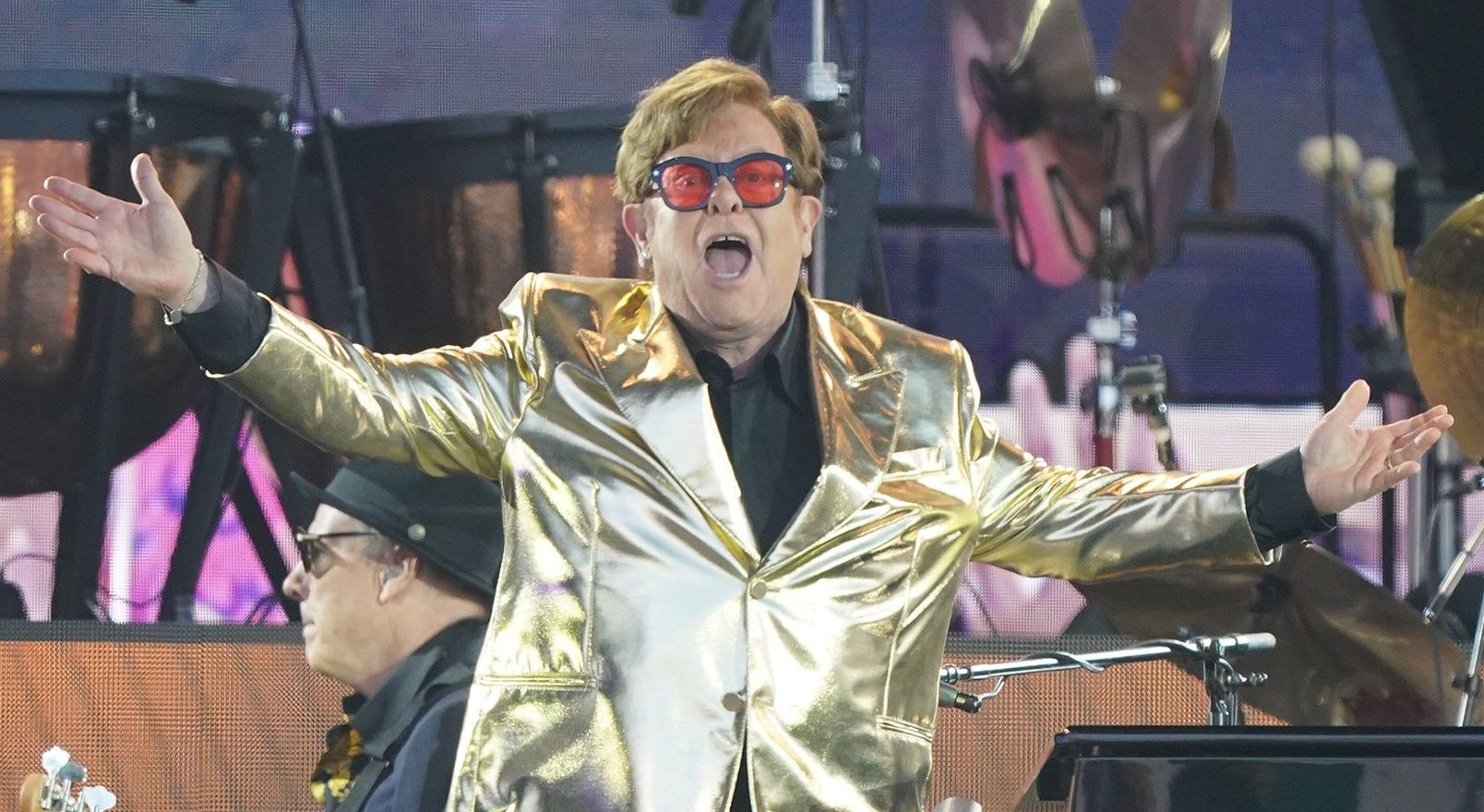 Elton John Logra El Estatus EGOT En Los Emmy 2024 Urbana 106 9 FM   Skynews Elton John Glastonbury 6198940 E1704308092130 